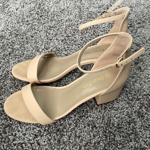 Dream Paris Nude Size 8 Block Heels